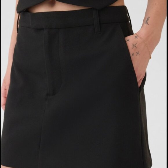 Gap Mini Skrit - Black size 2 - Picture 2 of 2